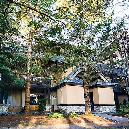 Lagoons By Cozystay Signature Уистлер Экстерьер фото